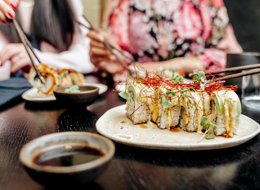 Una guía sobre cómo congelar rollos de sushi correctamente, con pasos y consejos para obtener resultados óptimos.